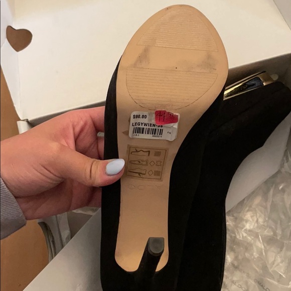 Aldo Black Pumps with Gold Front - Picture 3 of 5